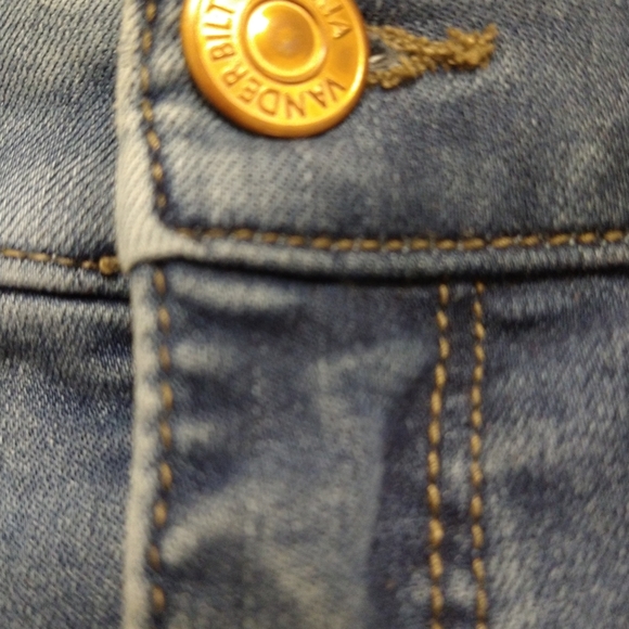 Slimming Gloria Vanderbilt Stretch Jeans - Picture 8 of 15